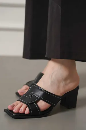 CROSSOVER BLOCK HEELS